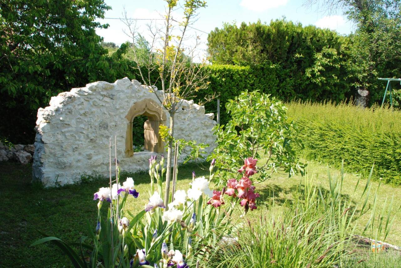 Chambre D'Hotes "Les Paturelles" Fougeres-sur-Bievre Exterior photo